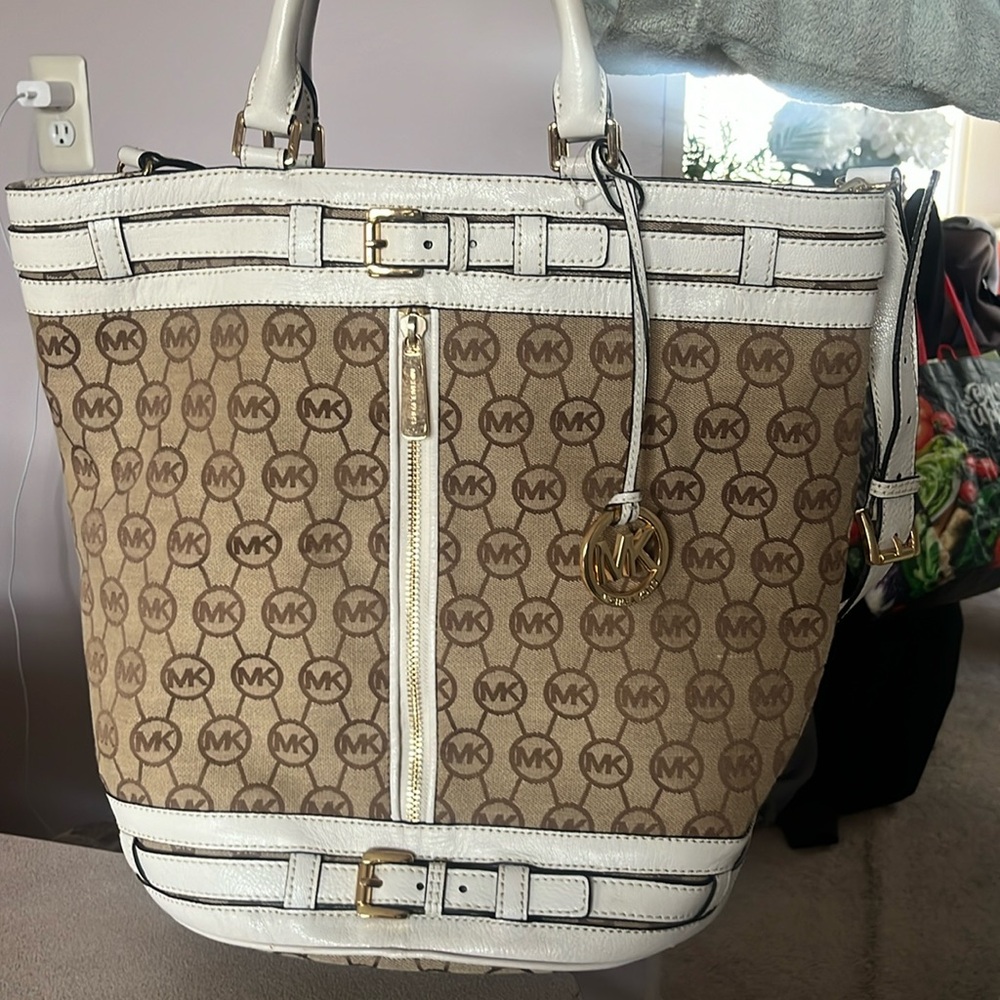 Authentic Michael Kors Kingsbury tote bag